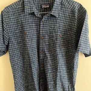 PATAGONIA MENS Short Sleeve Step Back Button Down. Used - excellent condition.